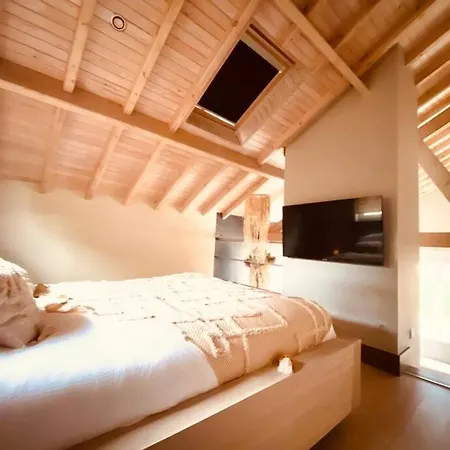 Le Wooden Moon Dinant Villa