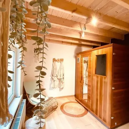 Le Wooden Moon Dinant *